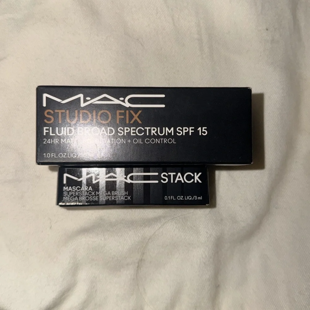 Studio fix fluid NC50 + Mac stack mascara sample